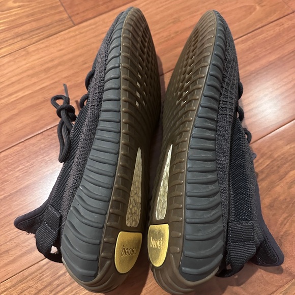 Adidas Yeezy Boost 350 V2 “Cinder” sneakers.
Model FY 2903 a Size US 9 Men - Picture 9 of 13